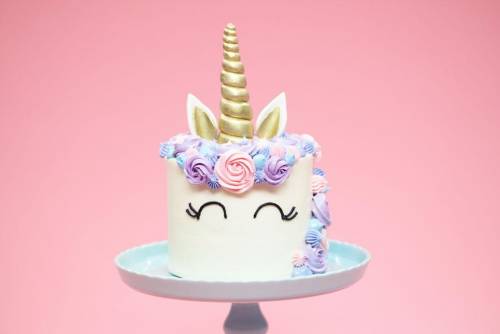 unicorn fondant cake.jpeg
